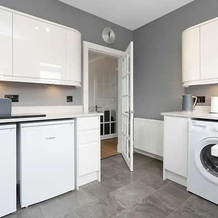 Crewe - Stylish 2 Bedroom Apt, Garden, Free Parking, Edin Daire Edinburgh