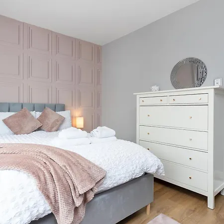 Crewe - Stylish 2 Bedroom Apt, Garden, Free Parking, Edin *