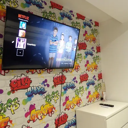 Montgomery Lovely 3 Bedroom With Private Garden In Centre