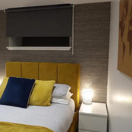 Montgomery Lovely 3 Bedroom With Private Garden In Centre *