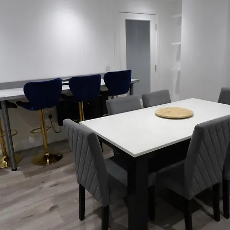 Montgomery Lovely 3 Bedroom With Private Garden In Centre * אדינבורו