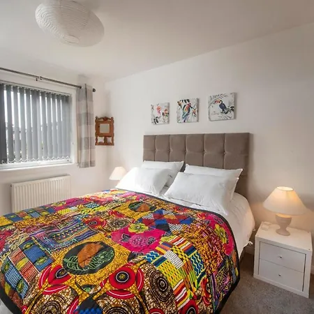 Beautiful Attractive House Free Parking Near Airport Edimburgo