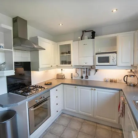 Beautiful Spacious House Airport * Edimburgo