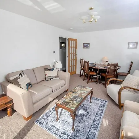 Casa vacanze Beautiful Spacious House Airport
