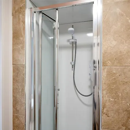 Apartment 3 Bedroom - Historic Old Town *