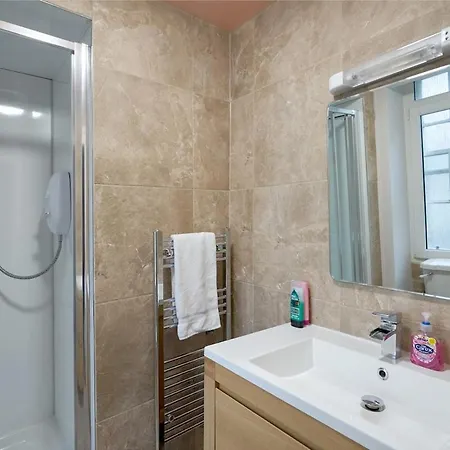 3 Bedroom - Historic Old Town *