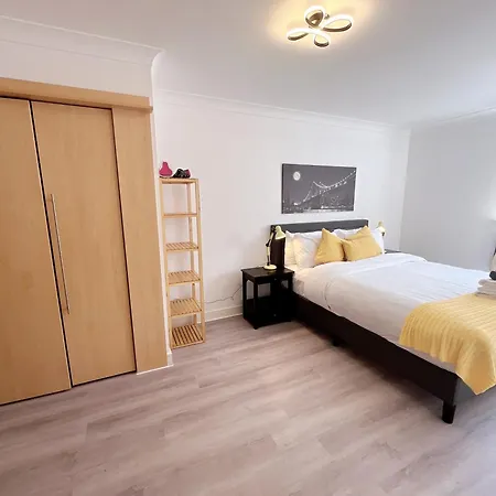 Quiet 2 Bedrooms And 2 Bathrooms With Free Parking Appartement