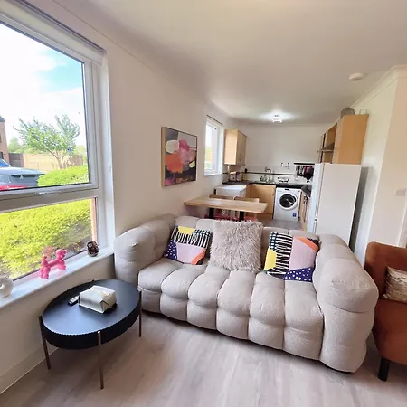 Quiet 2 Bedrooms And 2 Bathrooms With Free Parking