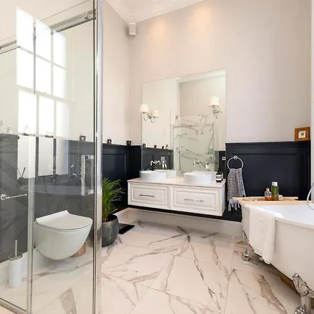 Melville Street Townhouse *