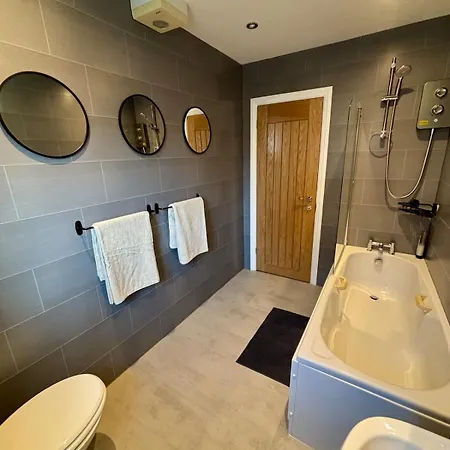 The Wheel House - Private Front Door&free Parking