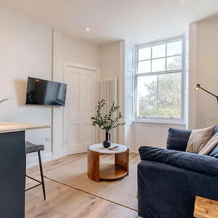 Bright & Elegant Portobello
