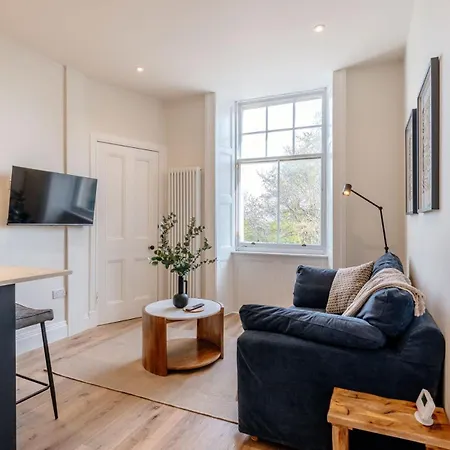 Bright & Elegant Portobello Apartmán