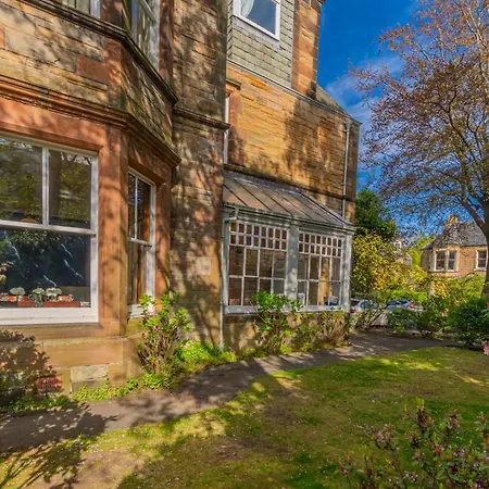 Victorian Charm - Lush Garden, Shops And Parking Daire *