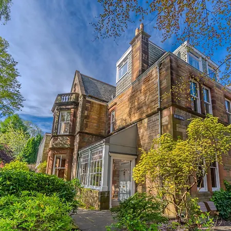 Victorian Charm - Lush Garden, Shops And Parking Daire