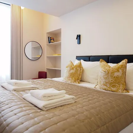Bright & Airy Mezzanine Loft In - Flat 4, Elgin House Lejlighed *