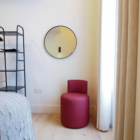 Bright & Airy Mezzanine Loft In - Flat 4, Elgin House * Edinburgh