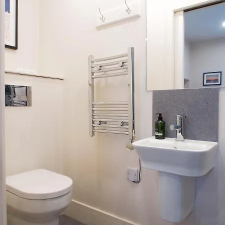 Apartamento Spacious And Modern 2-bed On Easter Road - Flat 3, Elgin House