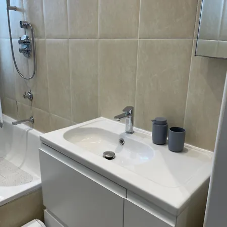 Victorian House 3 Bedrooms, 5 Guests Apartment *