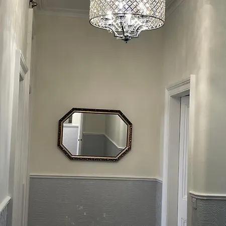 Victorian House 3 Bedrooms, 5 Guests