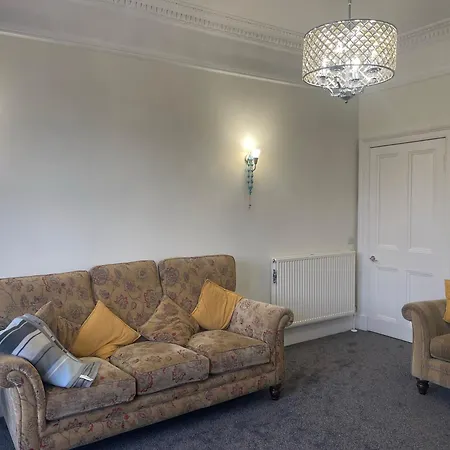 Victorian House 3 Bedrooms, 5 Guests Apartment