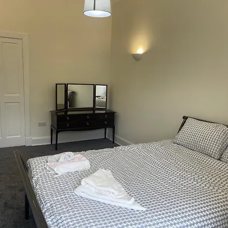 Victorian House 3 Bedrooms, 5 Guests Apartment