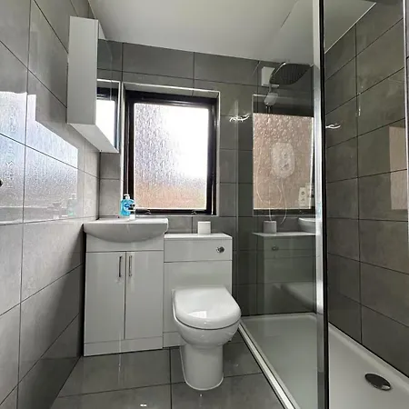 Apartmán Two Bedroom Flat In Center With Free Parking