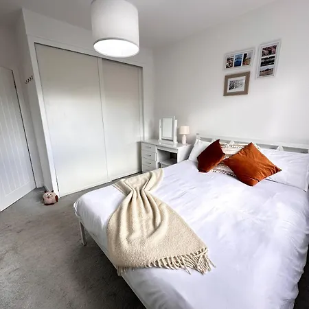 Kaimes Kip Stylish Five Bedroom *