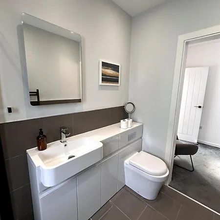 Kaimes Kip Stylish Five Bedroom *