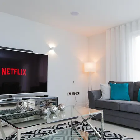 Luxurious - Sleeps 6