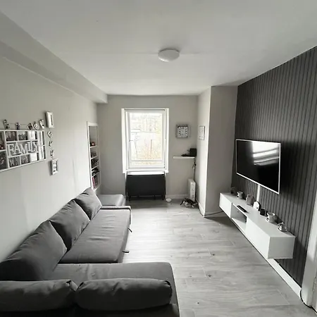 Bright Bedroom With King Side Bed And Shared Bathroom Or Whole One Bedroom *