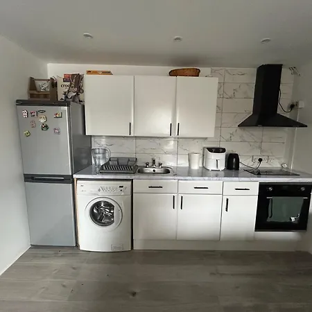 Apartment Bright Bedroom With King Side Bed And Shared Bathroom Or Whole One Bedroom *