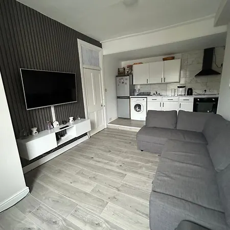 Apartamento Bright Bedroom With King Side Bed And Shared Bathroom Or Whole One Bedroom Edimburgo