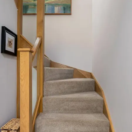 בית נופש Brunstane House - 15 Mins To Centre *