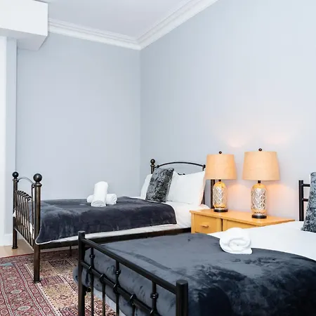 3br Next To Stadium Near Airport Sleeps 7 Apartamento