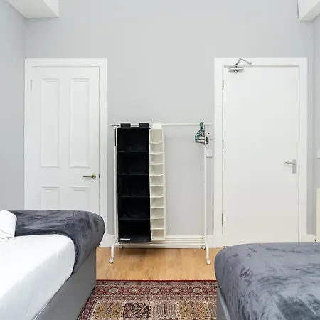 3br Next To Stadium Near Airport Sleeps 7