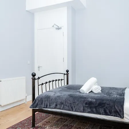 3br Next To Stadium Near Airport Sleeps 7 Apartamento *