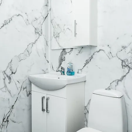 Daire 3br Next To Stadium Near Airport Sleeps 7 Edinburgh