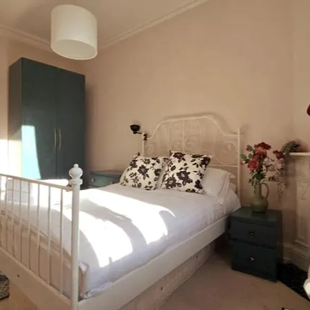 Classic 2bd Georgian Flat In Leith