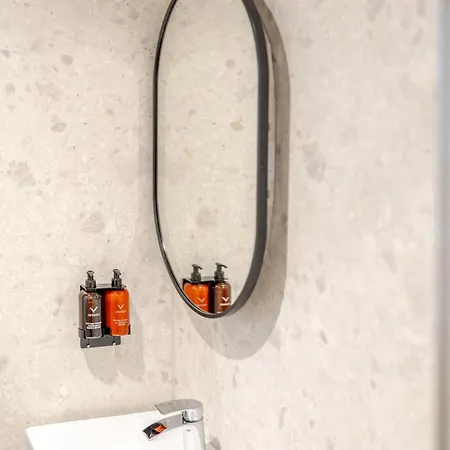 Hotel Grove House 3*