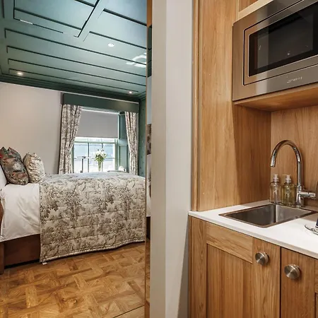 Bonnie Haymarket Edinburgh