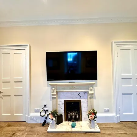 Georgian Luxury - Fast Broadband Wifi - Parking Available *