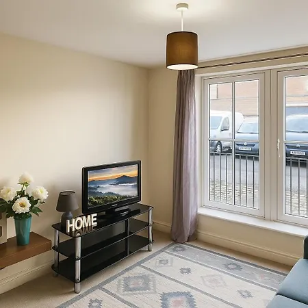 Comfy 2br Flat - Free Parking - Near Centre Apartment *