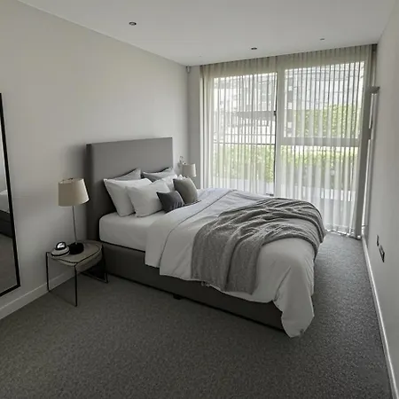 Stylish 2br In Quartermile Meadows Park Views *