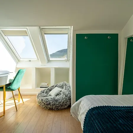 Centre House - 5 Bedrooms - Sleeps 9 - Parking