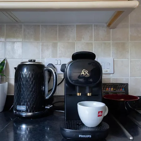 Centre House - 5 Bedrooms - Sleeps 9 - Parking Edinburgh