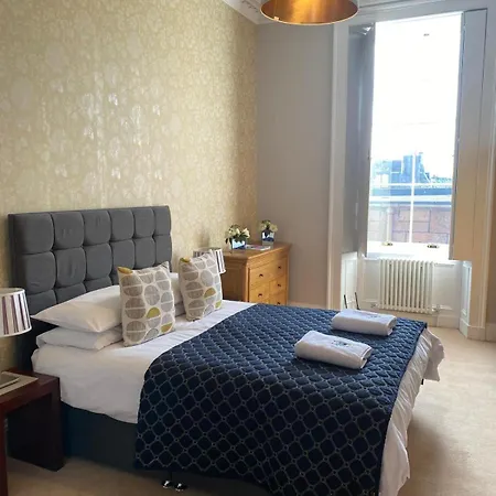 Beautiful & Bright 2 Bed Flat Murrayfield Apartman Edinburgh