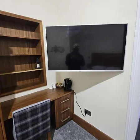 Spacious Large Double With Private Bathroom בית אירוח *