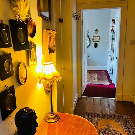 Apartament With Parking, Original Art And Antiques *