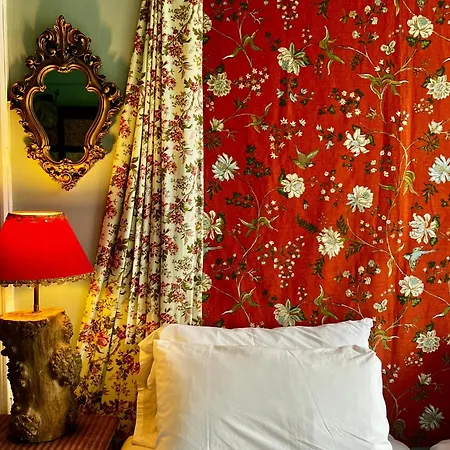Appartement With Parking, Original Art And Antiques *