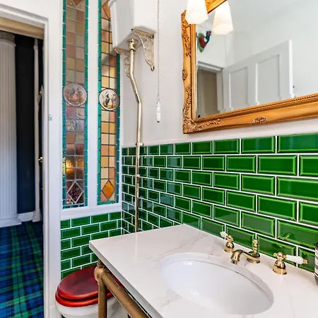 Stunning Flat, New Town, - Perfect Location דירה *